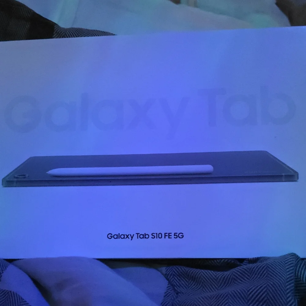 Samsung Galaxy Tab S10 FE 5G in White with Stylus